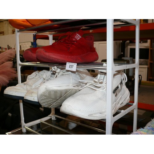 199 - Shoe rack with contents of 5 pairs of mens shoes size 42