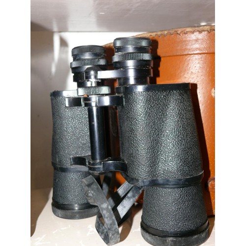 89 - 2 pairs of binoculars, both with carry cases
