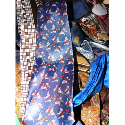 206 - Nice collection of retro ties, mostly silk