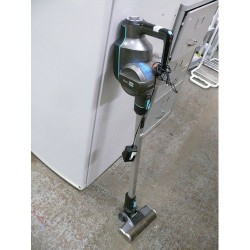 190 - Vax Blade 24V vacuum cleaner with charger