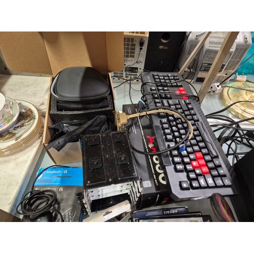 284 - Mixed computer lot to include G7 power extreme 780W PC power supply, boxed plus a Logitech G600 gami... 