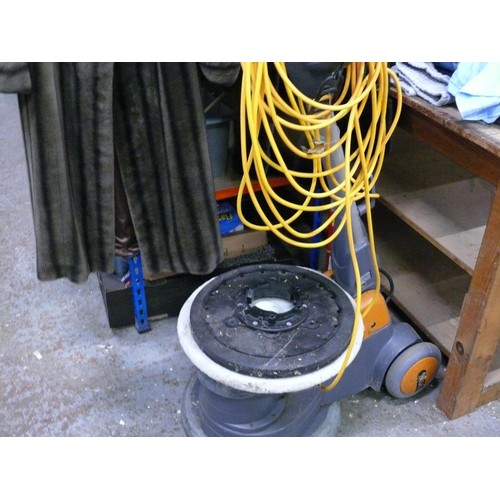 321 - Taski Ergodisc floor polisher