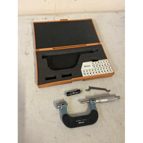 3 - Mitutoyo Series 126-126 interchangeable anvil screw thread micrometer, with a range of 25-50mm and 0... 