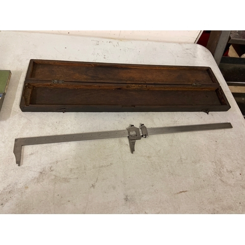 7 - Vintage 25” engineers vernier gauge in original fitted wooden case, by Brown & Sharpe Mfg Co. USA, t... 