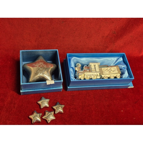 69 - Silver plated train with first tooth and first curl pots plus a Star pot with miniature stars