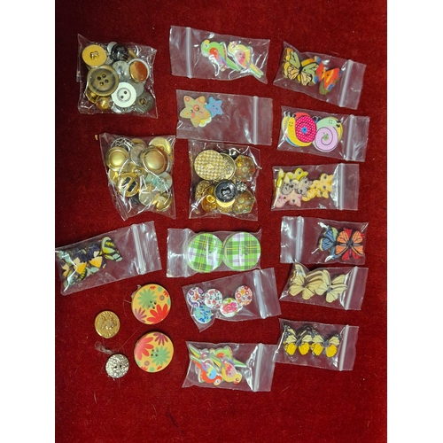 81 - Selection of novelty buttons, cats, parrots, butterflies, snails etc