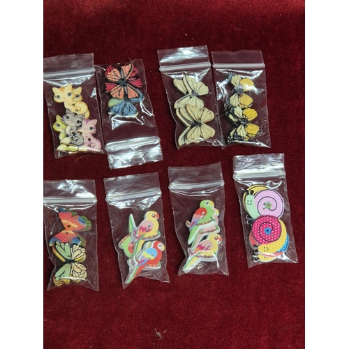 81 - Selection of novelty buttons, cats, parrots, butterflies, snails etc