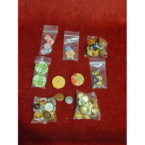 81 - Selection of novelty buttons, cats, parrots, butterflies, snails etc