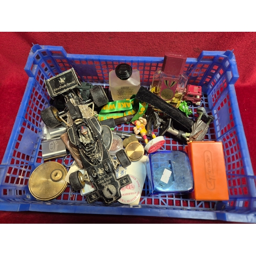 105 - Tray of mixed collectables to include a Corgi John Player Special car, small Jack Daniels hip flasks... 