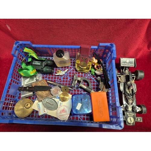105 - Tray of mixed collectables to include a Corgi John Player Special car, small Jack Daniels hip flasks... 