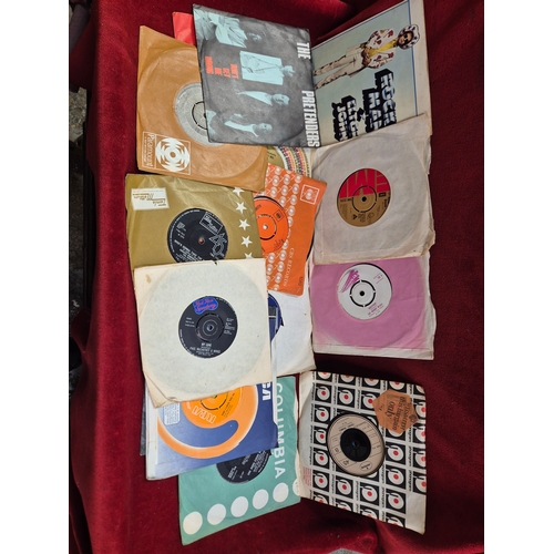 112 - Box of LP and single records to include Dire Straits, Abba, Paul Young, Kate Bush, Paul McCartney Ro... 