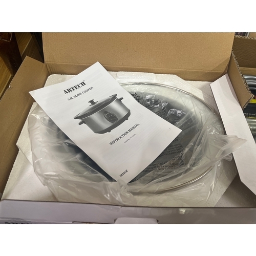 149 - Artech  3.5 Slow Cooker, new and boxed