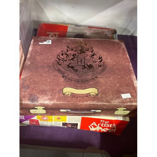 156 - Art lot - wooden art storage chest with contents of oil paints etc, small partitioned box, The Artis... 