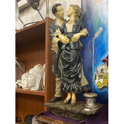 159 - This is a late 20th-century 'Romantic Moments' sculpture, depicting a couple in an embrace.