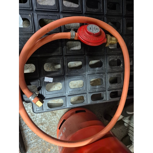 161 - Caravan lot to include gas bottle, water carrier, large step and Thule hold down side strap kit