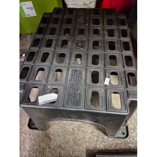 161 - Caravan lot to include gas bottle, water carrier, large step and Thule hold down side strap kit