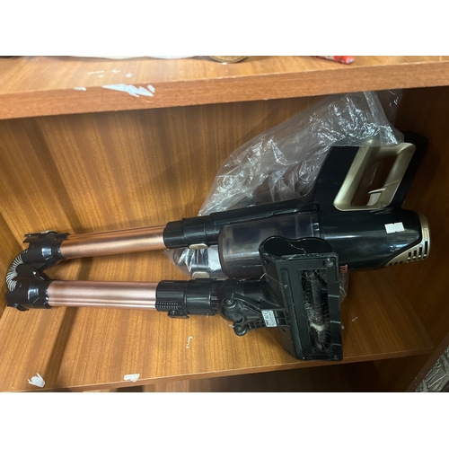 174 - Tower folding vacuum cleaner with charger