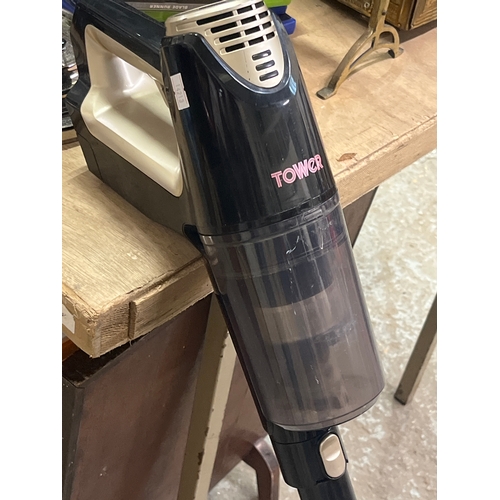 174 - Tower folding vacuum cleaner with charger