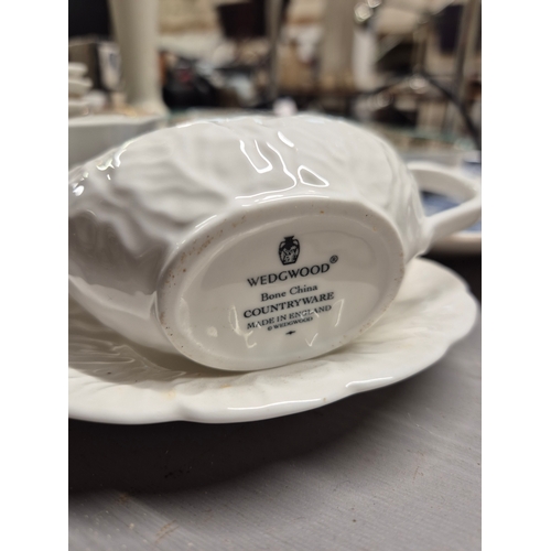 187 - Selection of ceramic trays and bowls to include a hand painted tray, fruit set, Wedgwood jug and bow... 