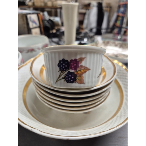 187 - Selection of ceramic trays and bowls to include a hand painted tray, fruit set, Wedgwood jug and bow... 