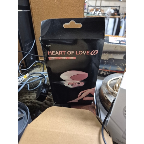 189 - Amazon Kindle, handheld fan, small usb desk fan, car charger and a Heart of Love hair remover