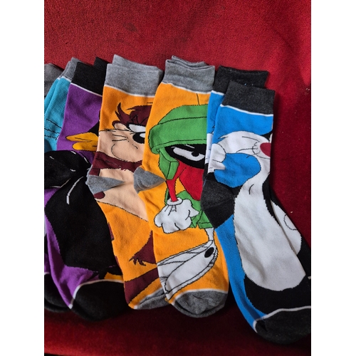 198 - New cartoon socks Bugs Bunny, Daffy Duck, Scooby Doo, Tazmanian Devil and Sylvester
