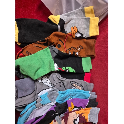 198 - New cartoon socks Bugs Bunny, Daffy Duck, Scooby Doo, Tazmanian Devil and Sylvester