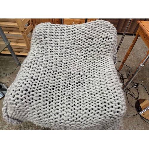226 - Grey chunky knit throw blanket