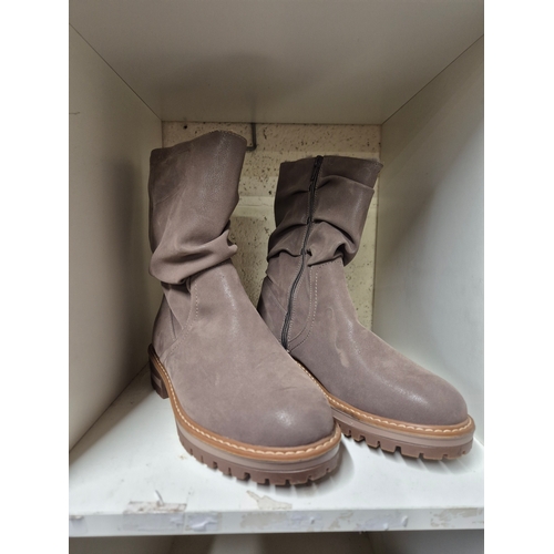 233 - Large quantity of Ladies shoes sizes 4/5/6/7 some never worn