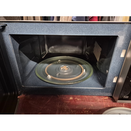 238 - Samsung 800w microwave oven