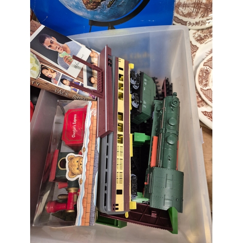 258 - Train set with engine, carriages and track