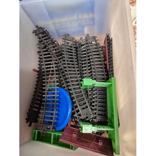 258 - Train set with engine, carriages and track