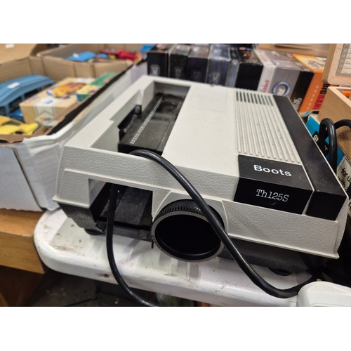 293 - Boots Th125S slide projector with slides