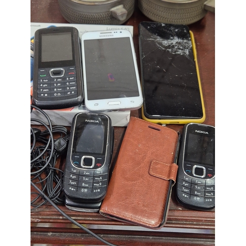 308 - Collection of mobile phones Nokia, Samsung and Iphone