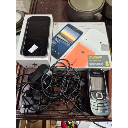 308 - Collection of mobile phones Nokia, Samsung and Iphone