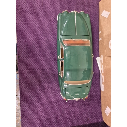 92 - Maisto precision Jaguar XK120 Saloon 1959