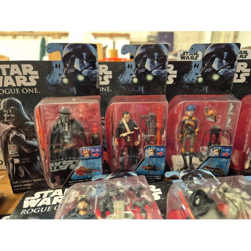 181 - 17 x Star Wars Rogue One figures, new in packets