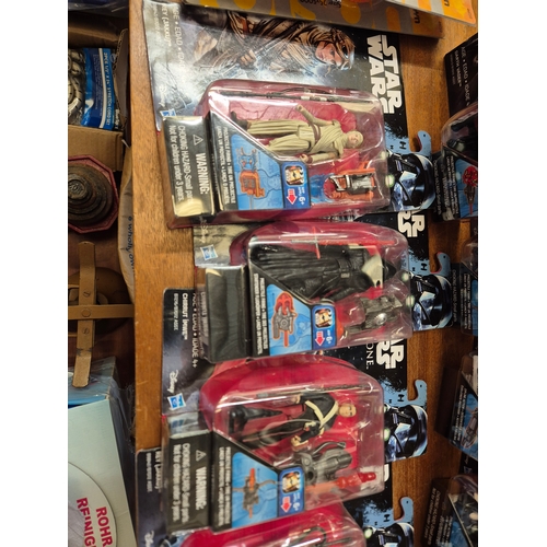 181 - 17 x Star Wars Rogue One figures, new in packets