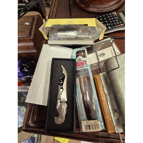 257 - Collection of stationery to include a Vintage hole punch, scientific calculator and a dual power cal... 