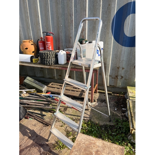 Aluminium decorators ladder