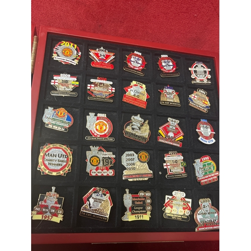 52 - Manchester United Victory Pin collection , 44 badges Danbury mint (6  missing badges available). Dra... 