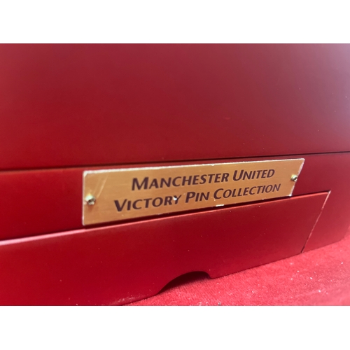 52 - Manchester United Victory Pin collection , 44 badges Danbury mint (6  missing badges available). Dra... 