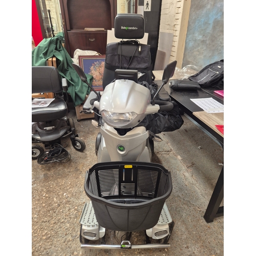 60 - Quingo Vitess mobility scooter, full working order with keys, battery and charger plus rain cover an... 