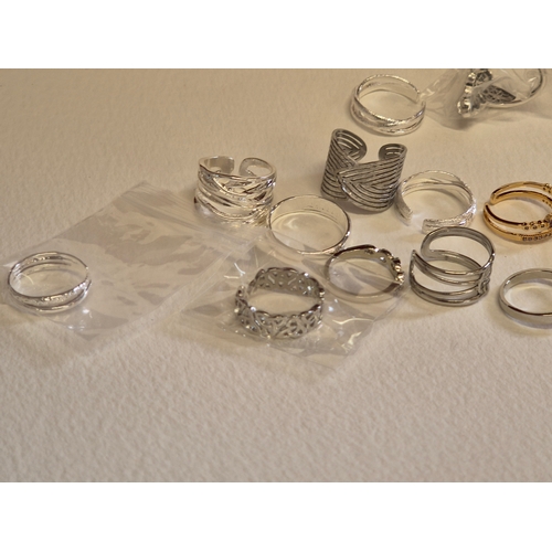 40 - Collection of costume jewellery rings, mostly white metal