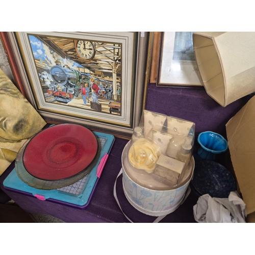 182 - Very large mixed lot to include lightbulbs, china, cushions, pictures, mirrors (enough to fill a sma... 