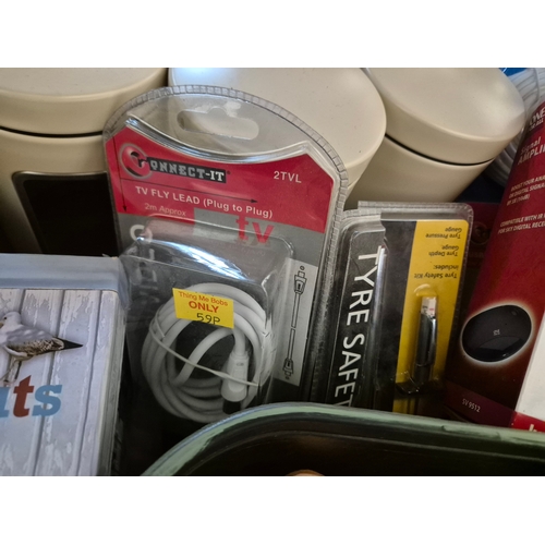 252 - Box of mixed kitchenware and household items
