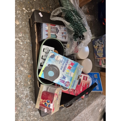 252 - Box of mixed kitchenware and household items