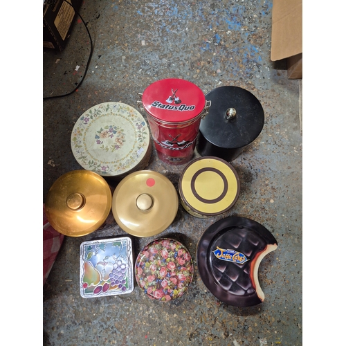 257 - Bag of various tins