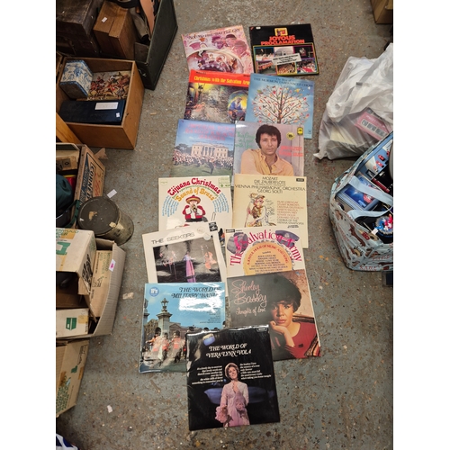 270 - Vintage record case with contents of LP's and 78's