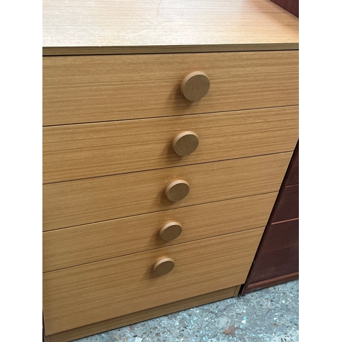 301 - Vintage golden oak effect chest of drawers, tallboy-style unit featuring five graduated drawers and ... 